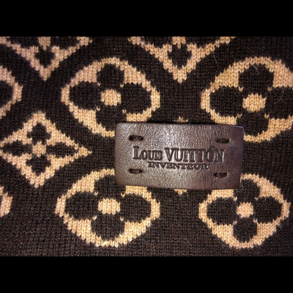 Louis Vuitton scarf and hat - Picture 7 of 8